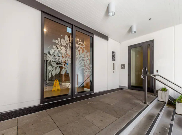 Others 5, Central & Modern 2-Bedroom Apartment, Waitakere