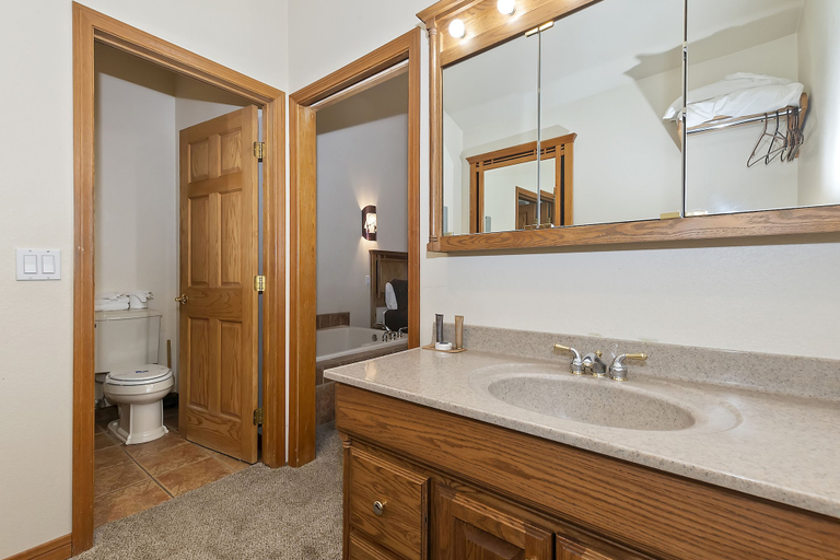 Bathroom 3, Robinhood Resort, San Bernardino
