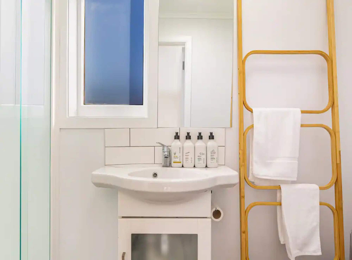 Bathroom, Stunning Studio In Grey Lynn!, Waitakere