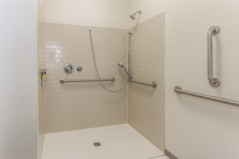 Bathroom 3, Candlewood Suites DAVENPORT, Scott