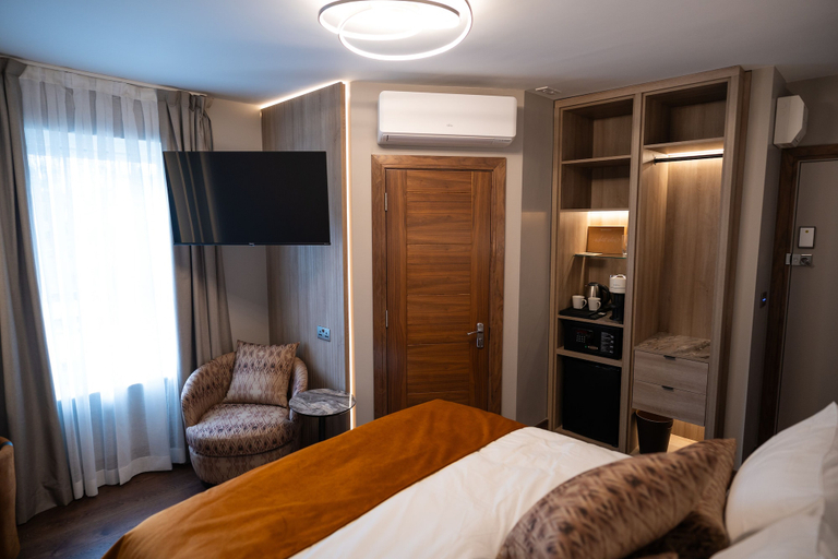 Bedroom 2, The Hyde @ Dunnings Bar, Hertfordshire