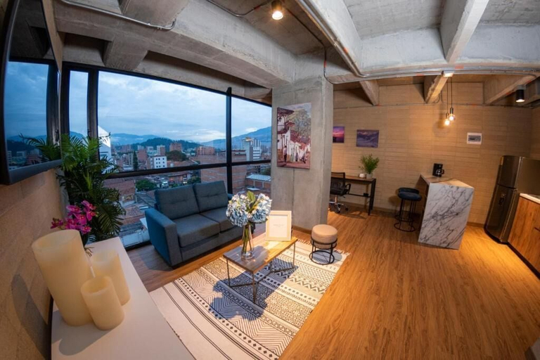 Others 5, Loft 43, Medellín