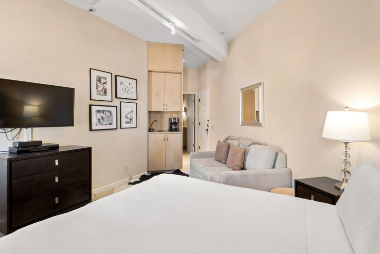 Bedroom 3, Independence Square Lodge by Frias, Pitkin