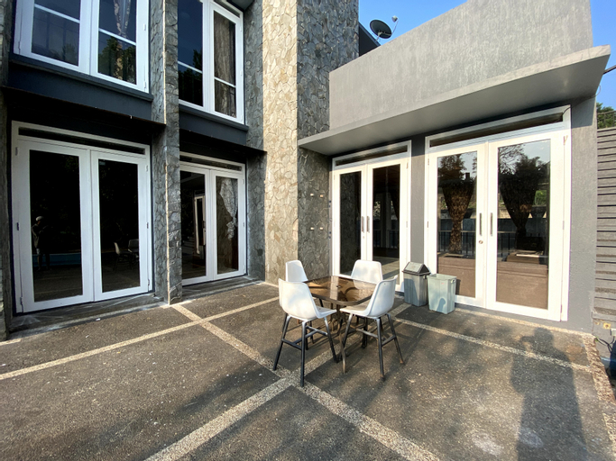 Exterior 6