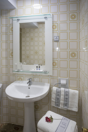 Bathroom 5, Hotel La Ruta, Asturias