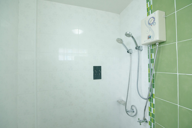 Bathroom 5, Reuan Chom Dao Resort, Chom Bung