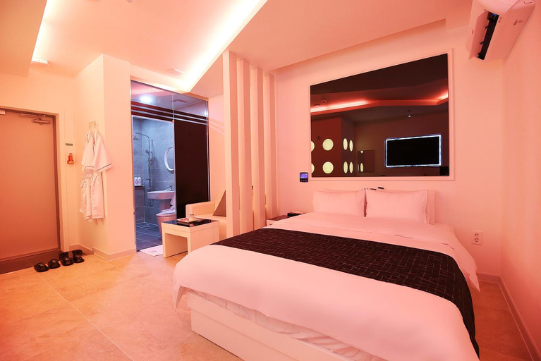 Bedroom 4, Jun Self Check-in Motel, Boryeong
