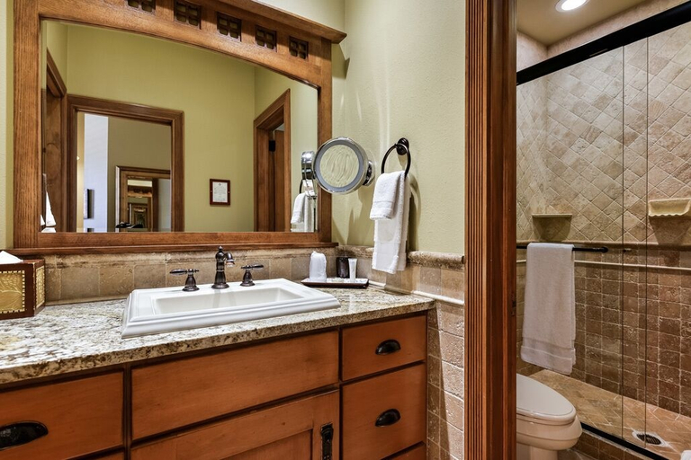 Bathroom 4, Independence Square Lodge by Frias, Pitkin
