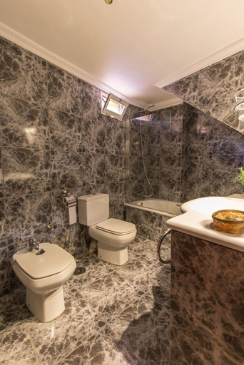 Bathroom 3, El Mirador de las Jaras, Madrid