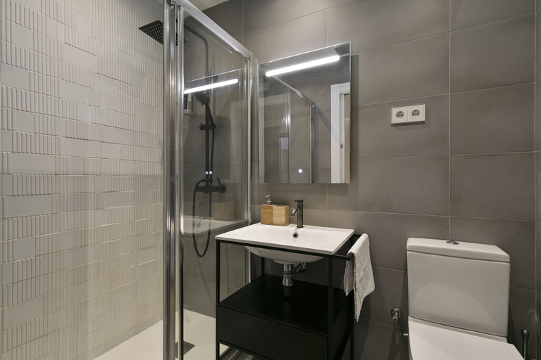 Bathroom, Arte Suites by Olala Homes, Barcelona