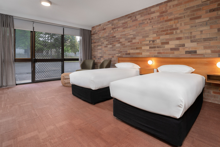 Bedroom 4, All Seasons Motel Armidale, Armidale Dumaresq