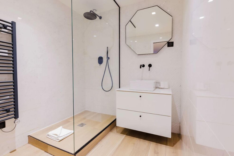 Bathroom 2, Residence Paris Pelee, Paris