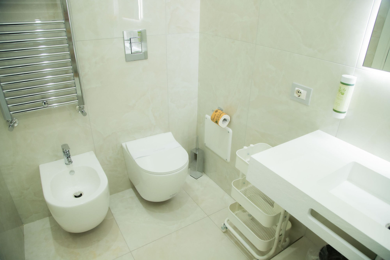Bathroom 3, Lagi Suites, Napoli