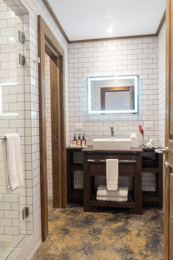 Bathroom 3, La Coralina Island House, Bocas del Toro