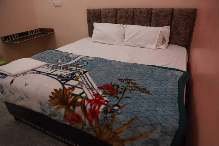 Bedroom 3, Shri Laddu Gopal Guest House, Mathura
