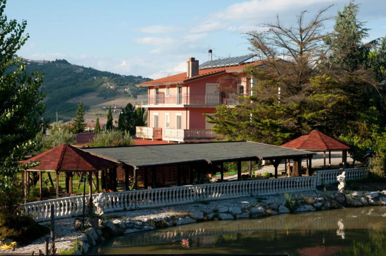 Exterior & Views 2, Agriturismo Petrilli, Avellino