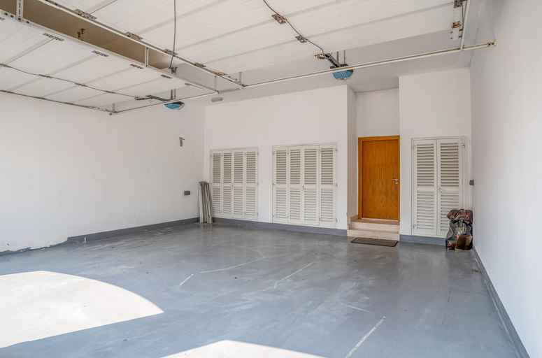 Parking, 5BR Beach & pool villa in Palm, Dubai