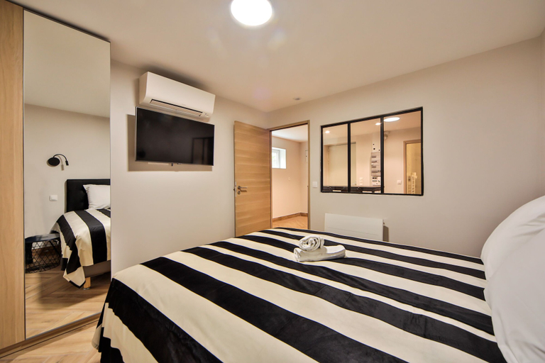 Bedroom 4, Blue Night International 49, Paris