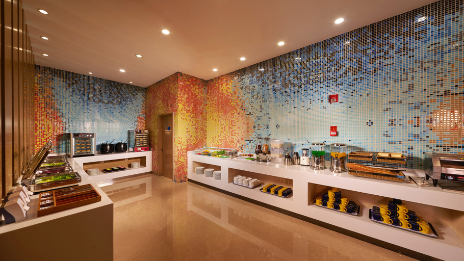 Food & Drinks 2, Holiday Inn Express NANTONG DOWNTOWN by IHG, Nantong