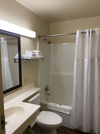 Bathroom 4, Suburban Studios Auburn Hills - Detroit, Oakland