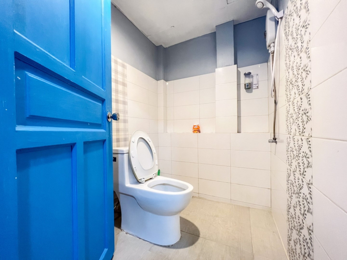 Bathroom 3, GAO XPress Beach Club, Ban Chang