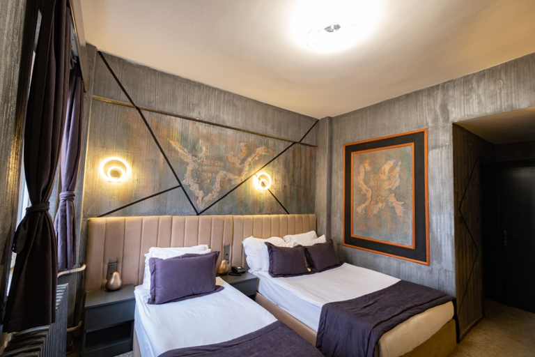 Bedroom 3, Lizbonia Hotel, Kestel