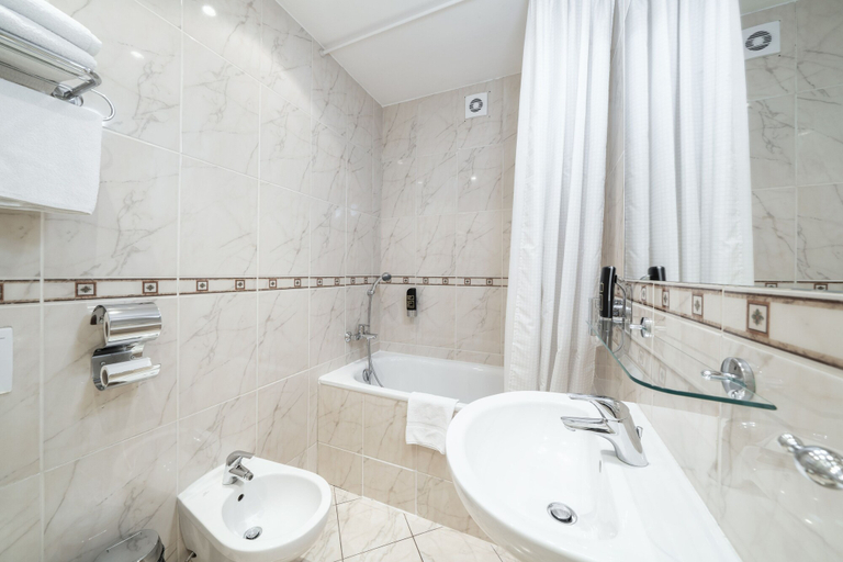 Bathroom 4, Hotel Raffaello Prague, Praha 2
