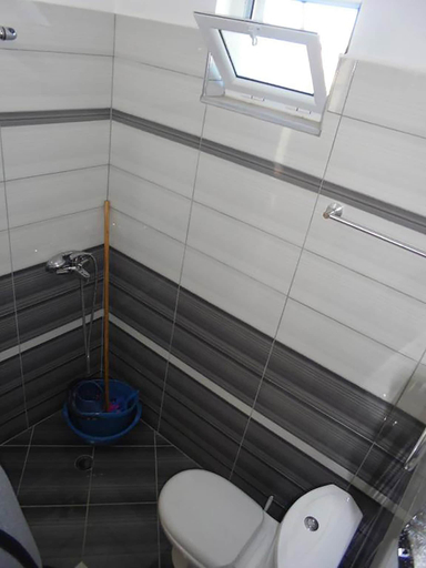 Bathroom 3, Vila Viktori, Sarandës