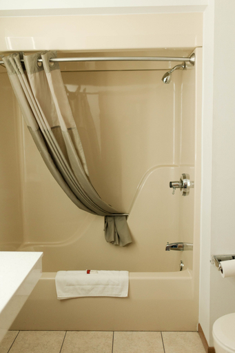 Bathroom 4, Travelodge by Wyndham Escanaba, Delta