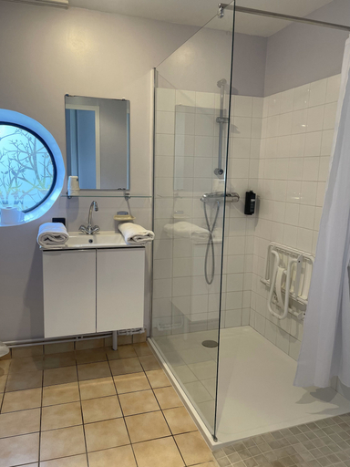 Bathroom 3, Logis Hotel Le Keréden, Côtes-d'Armor