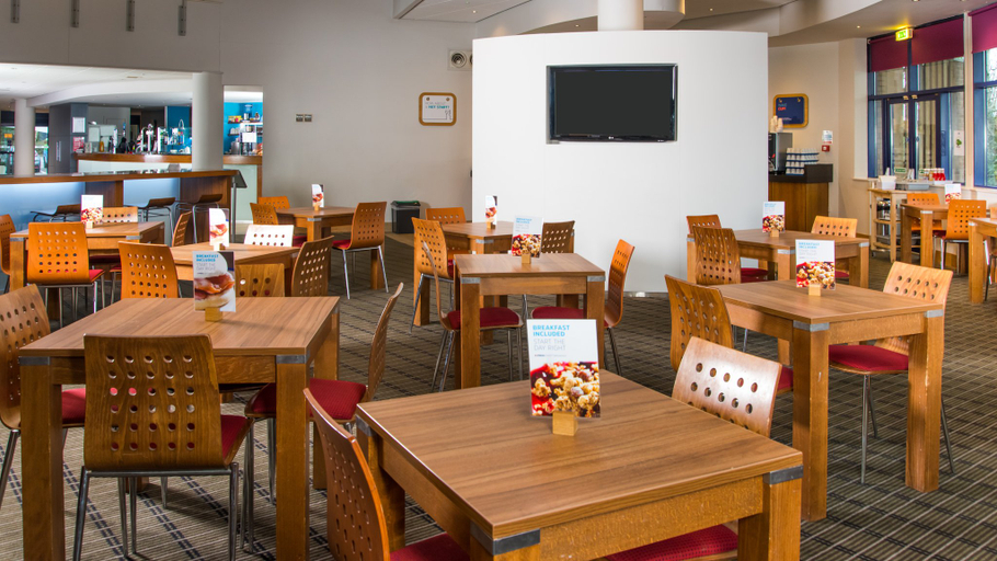 Food & Drinks 2, Holiday Inn Express NEWPORT by IHG, Newport