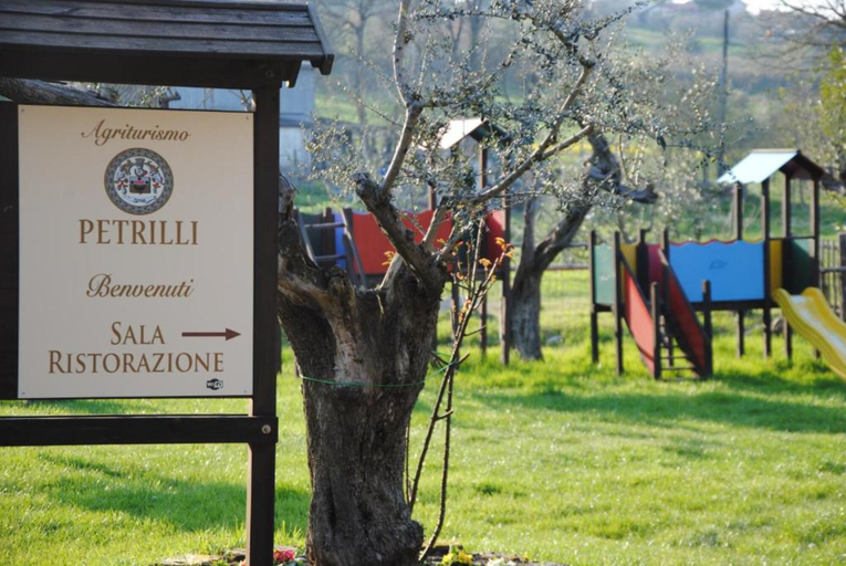 Exterior & Views 2, Agriturismo Petrilli, Avellino