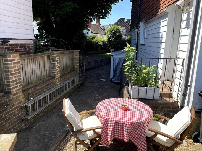 Others 5, Chestnut Tree, West Sussex
