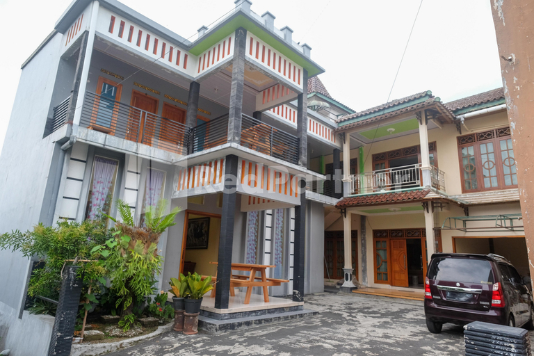 Exterior & Views