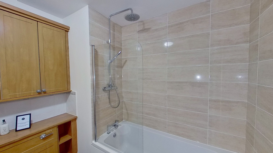 Bathroom 4, Orange Apartments Bothwell Road, Aberdeen