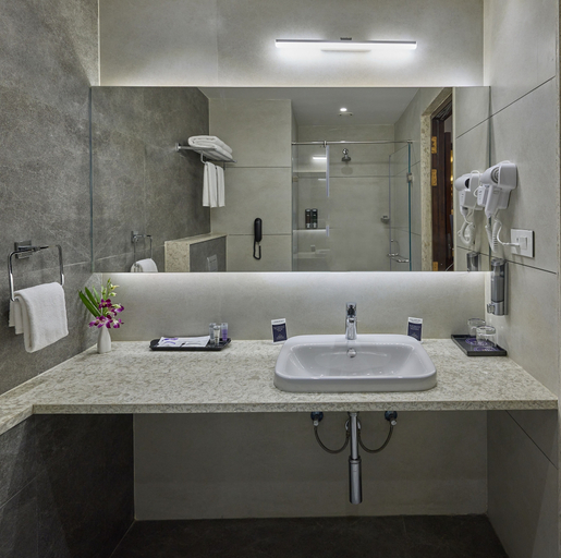 Bathroom 5, Grand Continent Hosur A Sarovar Portico Affiliate Hotel, Krishnagiri