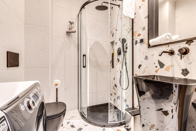 Bathroom 2, RentPlanet - Lokum Vena, Środa Śląska