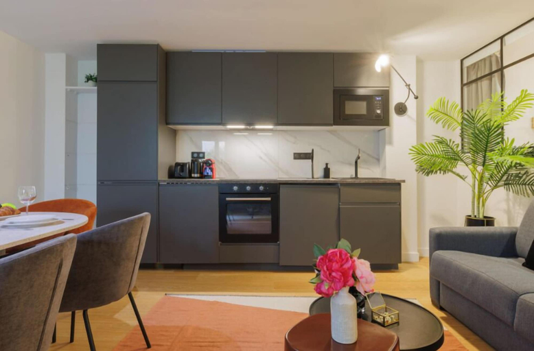 Others 3, Residence Paris Pelee, Paris