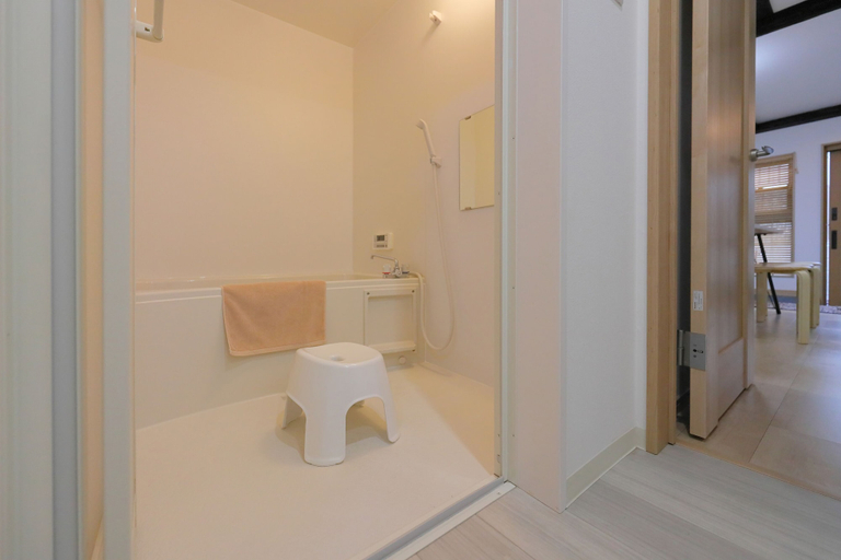 Bathroom 2, Komichi, Osaka