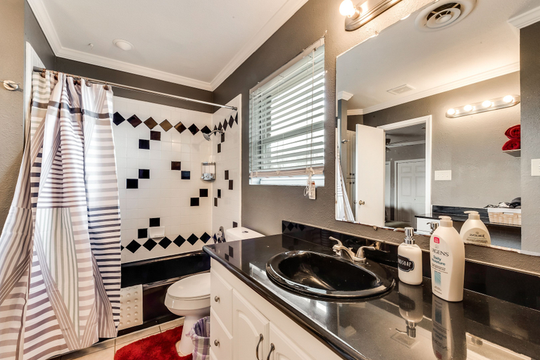 Bathroom 4, Beautiful Kayewood Waterfront Retreat, Denton
