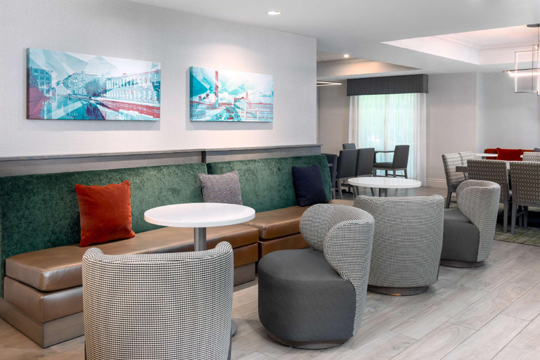 Public Area 2, Hampton Inn Boston Bedford Burlington, Middlesex