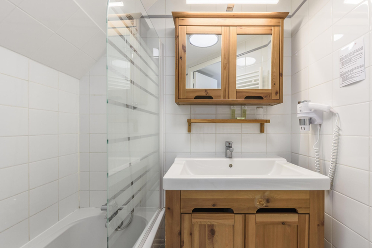 Bathroom 4, Le Clos Fleuri, Morbihan