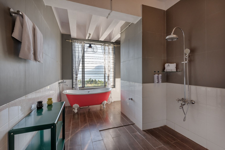 Bathroom 3, CosmicStays Afita Mohari-Solar Powered Lakehouse, Pune