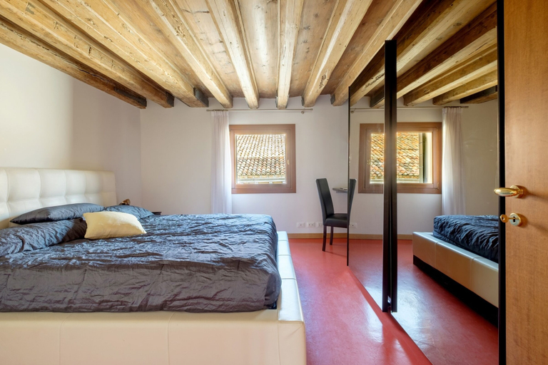 Bedroom 3, The Lion House, Venezia