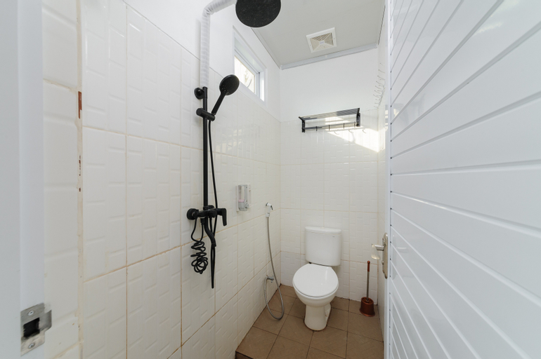 Bathroom 23