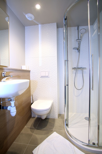 Bathroom 7