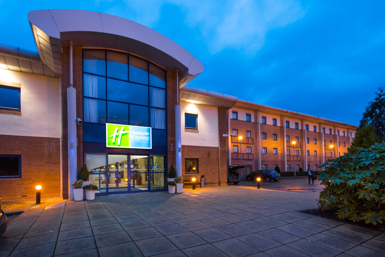 Exterior & Views 3, Holiday Inn Express NEWPORT by IHG, Newport