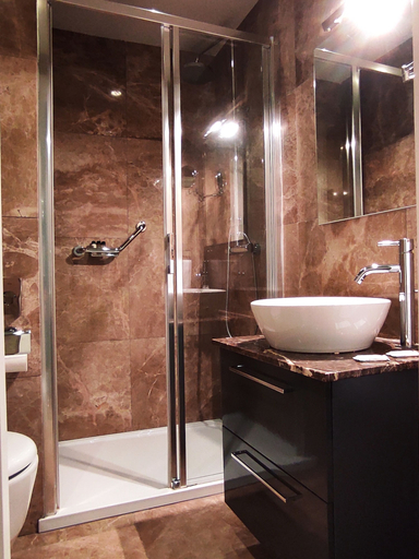 Bathroom 5, The Manoel Hotel
