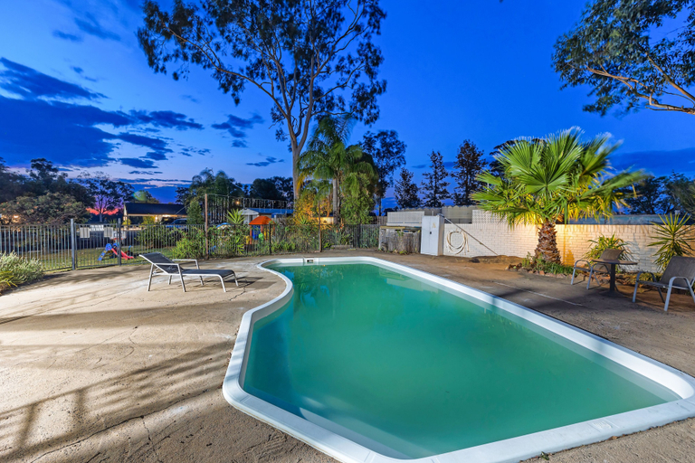 Sport & Beauty 5, Castlereagh Motor Inn, Gilgandra
