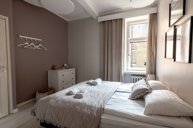 Bedroom 2, 2ndhomes Bright & Spacious 5BR Apartment, Uusimaa